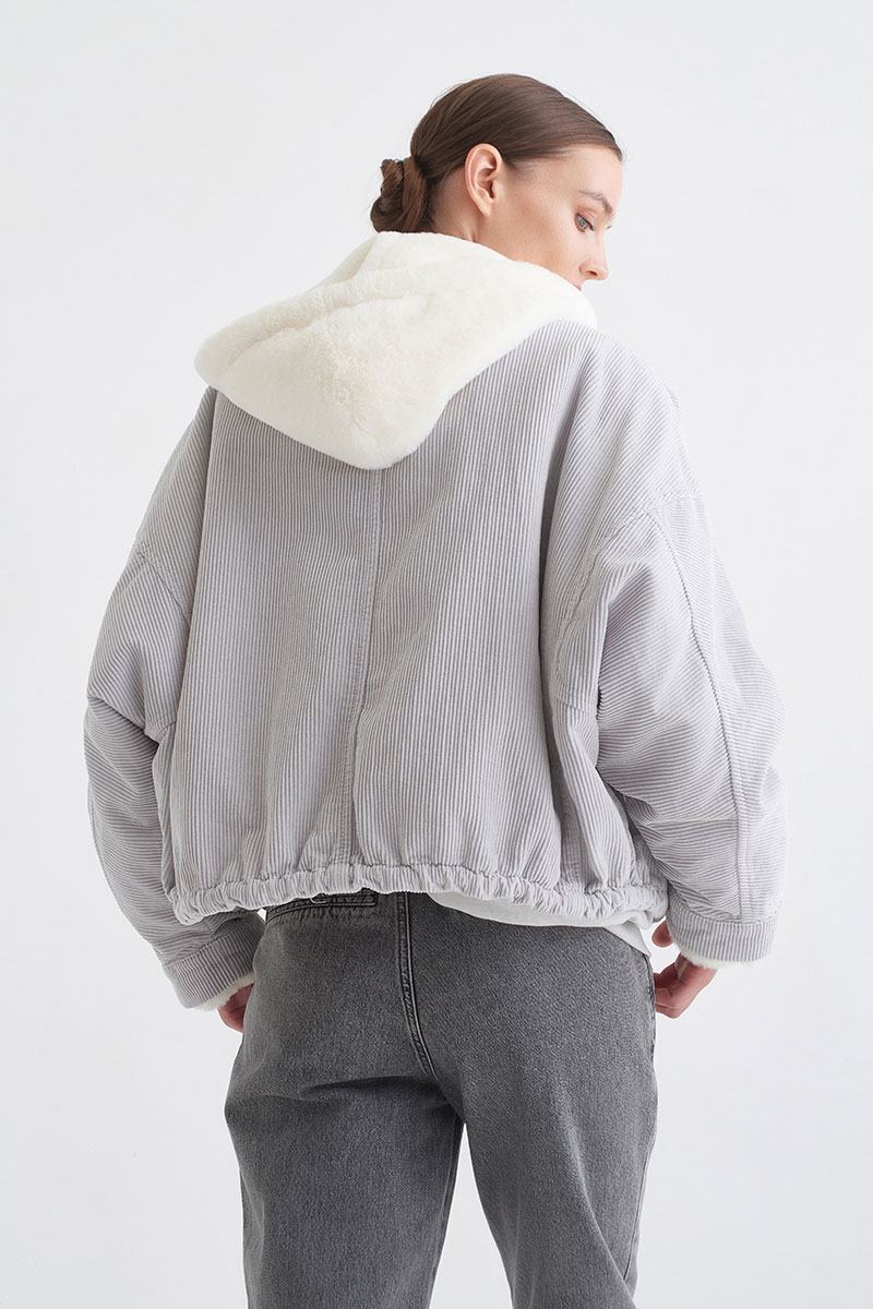 Вельветовая куртка oversize с эко-мехом